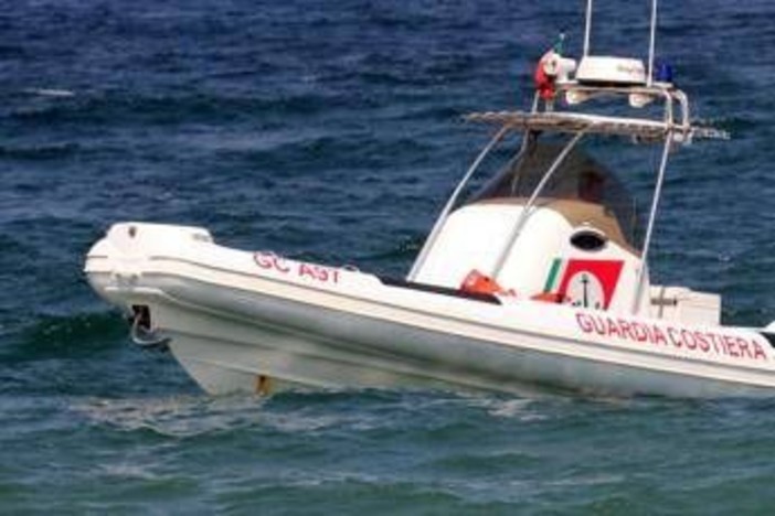 Naufragio in Sardegna, affonda peschereccio: due morti e un superstite