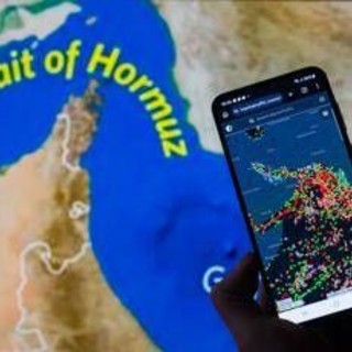 Iran, Nyt: "Teheran non può riaprire Hormuz perché non riesce a localizzare le mine"