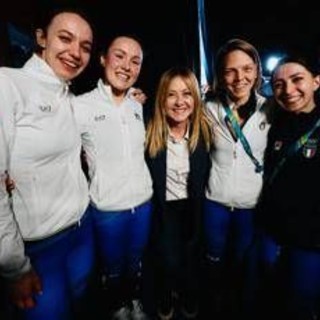 Meloni, show a Milano Cortina: tifa, applaude e Fontana le promette una tutina Meloni, show a Milano Cortina: tifa, applaude e Fontana le promette una tutina