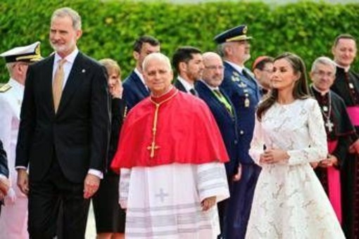 Papa arrivato a Madrid: "Preoccupato per l'Ucraina, va promosso il negoziato"