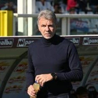 Genoa-Torino, caos arbitrale: Baroni chiede un rigore, poi viene espulso Ilkhan Genoa-Torino, caos arbitrale: Baroni chiede un rigore, poi viene espulso Ilkhan