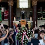 Don Mazzi, a Milano l’addio tra applausi e commozione