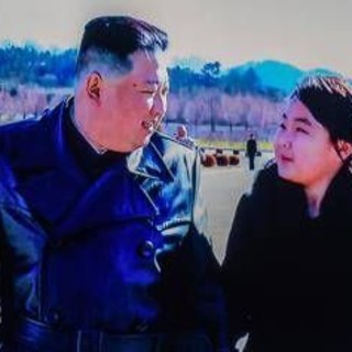 Kim Jong-un pronto a 'incoronare' la figlia futura leader: l'indiscrezione Kim Jong-un pronto a 'incoronare' la figlia futura leader: l'indiscrezione
