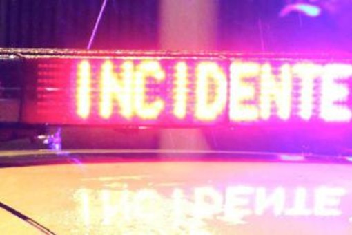 Incidente a Roma, sconto tra auto e moto a Roma: morto centauro 29enne Incidente a Roma, sconto tra auto e moto a Roma: morto centauro 29enne