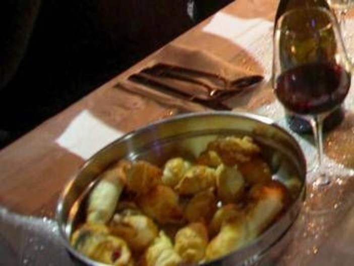 Aprono un ristorante in un cimitero in Svizzera: tavoli nelle stanze delle urne funerarie Aprono un ristorante in un cimitero in Svizzera: tavoli nelle stanze delle urne funerarie