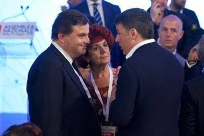Calenda vs Renzi, scintille per la telefonata a Putin: "Confermo tutto", "Mitomane" Calenda vs Renzi, scintille per la telefonata a Putin: "Confermo tutto", "Mitomane"