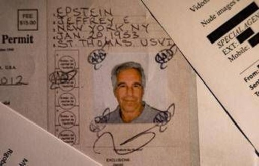Jeffrey Epstein, il biglietto choc prima della morte: "Indagato per mesi, non hanno trovato nulla"