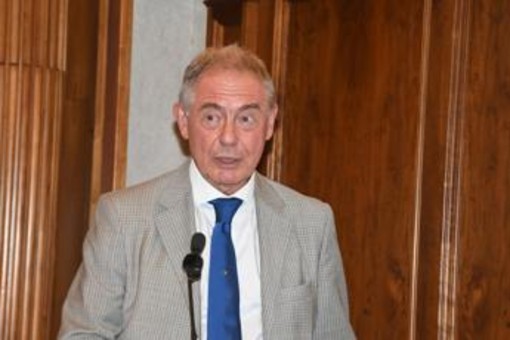 Urso: "Progetto AstraZeneca può essere pilota anche in altri ambiti" Urso: "Progetto AstraZeneca può essere pilota anche in altri ambiti"