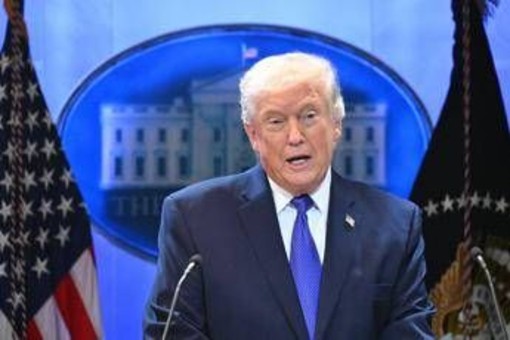 Dazi, Trump: "Molto deluso da sentenza Corte Suprema, mi vergogno per i giudici". E annuncia tariffe globali del 10%