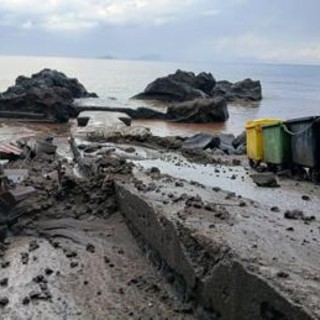 Eolie, violento nubifragio su Ginostra: danni ingenti al molo e case allagate Eolie, violento nubifragio su Ginostra: danni ingenti al molo e case allagate