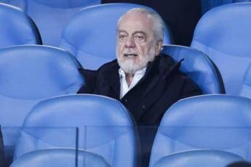 De Laurentiis non vende il Napoli: il 'no' alla super offerta da 2 miliardi De Laurentiis non vende il Napoli: il 'no' alla super offerta da 2 miliardi