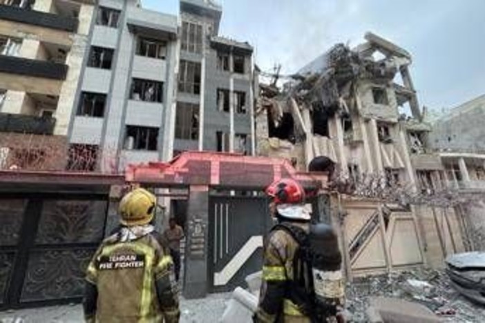 Israele, nuovi attacchi contro Iran. Esplosioni a Teheran Israele, nuovi attacchi contro Iran. Esplosioni a Teheran