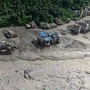 Alluvione in Nepal, l'italiano tratto in salvo: "In pullman a 20 metri dal disastro, un'onda gigantesca di fango e detriti, poi il boato"