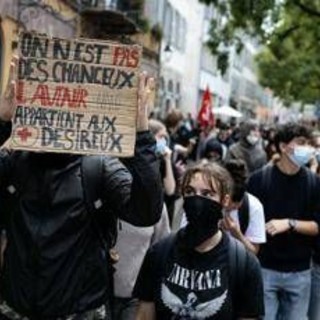 Francia, continua la protesta degli studenti: 600 arresti e 40 presidi feriti