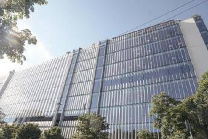 Evasione fiscale, nuova indagine su Amazon: perquisizioni nella sede di Milano Evasione fiscale, nuova indagine su Amazon: perquisizioni nella sede di Milano