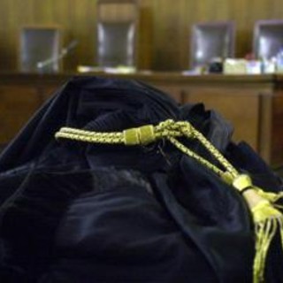 Investe e uccide un poliziotto, positivo a alcol e cocaina: condannato a 10 anni Investe e uccide un poliziotto, positivo a alcol e cocaina: condannato a 10 anni
