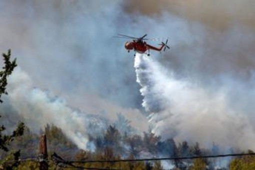 Grecia, due elicotteri si scontrano in volo: erano impegnati nella lotta agli incendi