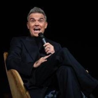 Robbie Williams supera i Beatles, record di album numero uno in Gb Robbie Williams supera i Beatles, record di album numero uno in Gb