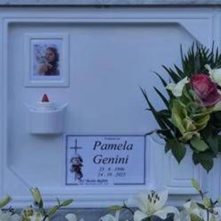Corpo di Pamela Genini profanato e decapitato, la mamma: "Non posso andare avanti senza seppellirla" Corpo di Pamela Genini profanato e decapitato, la mamma: "Non posso andare avanti senza seppellirla"