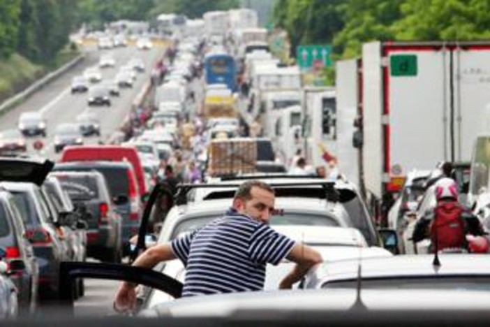 Esodo, ecco il traffico da bollino rosso: 27 milioni in viaggio da oggi a domenica