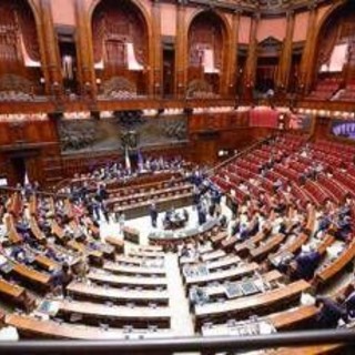 Fa troppo freddo alla Camera, la richiesta: "Meno aria ghiacciata"