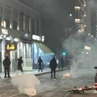 Milano, scontri e saccheggi. L'identikit dei violenti: giovanissimi, italiani e stranieri