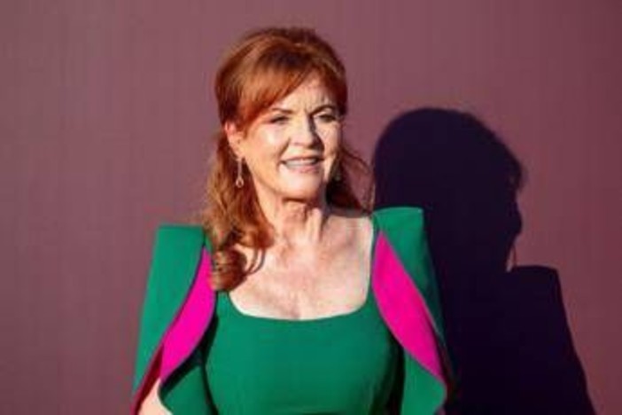 Sarah Ferguson deve tornare al lavoro: "Ha bisogno di soldi"