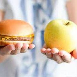 Alimentazione, pediatri: "Crescono disturbi da diete drastiche suggerite da chatbot e Ai"