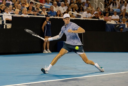 Buona la prima di Sinner a Doha, Machac ko in 2 set Buona la prima di Sinner a Doha, Machac ko in 2 set