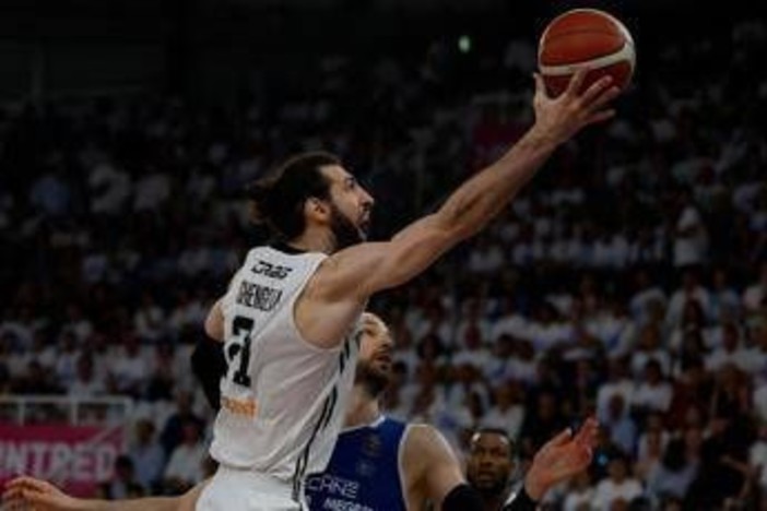 Basket, Bologna-Brescia 96-74: la Virtus è campione d'Italia Basket, Bologna-Brescia 96-74: la Virtus è campione d'Italia