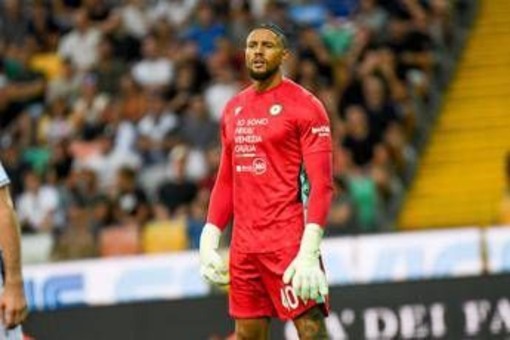 Torino-Udinese, papera clamorosa di Okoye: Kulenovic ringrazia e firma il 2-1 Torino-Udinese, papera clamorosa di Okoye: Kulenovic ringrazia e firma il 2-1