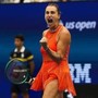Us Open, Sabalenka batte Noskova in tre set e vola in semifinale