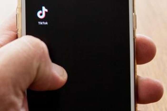 TikTok sotto accusa in Europa: "Viola leggi Ue, account minori a rischio" TikTok sotto accusa in Europa: "Viola leggi Ue, account minori a rischio"