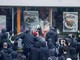 Francia, 855 fermi dopo disordini. Allarme da Parigi: "Non abbiamo risorse per contrastare i saccheggi" Francia, 855 fermi dopo disordini. Allarme da Parigi: "Non abbiamo risorse per contrastare i saccheggi"