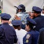 Met Gala, proteste contro Jeff Bezos: arrestato manifestante