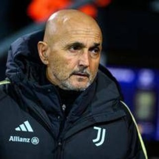 Juventus, Spalletti show con Benfica: litiga con un tifoso, poi tira un ceffone a Openda Juventus, Spalletti show con Benfica: litiga con un tifoso, poi tira un ceffone a Openda