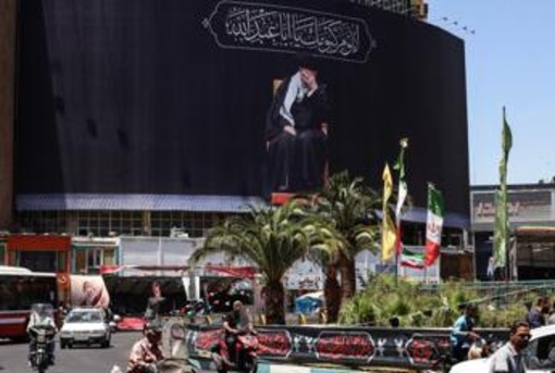 Iran-Usa, "consiglieri Trump sorpresi da annuncio accordo ancora in fase di discussione": il retroscena. Alt di Teheran sul Libano