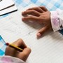 Lo studio che 'riabilita' la scrittura a mano: "Fa bene al cervello"