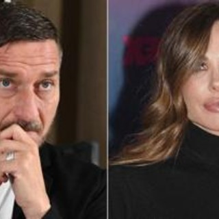 Totti-Blasi, il divorzio è ufficiale: ridotto di 1.600 euro il mantenimento per i figli Totti-Blasi, il divorzio è ufficiale: ridotto di 1.600 euro il mantenimento per i figli