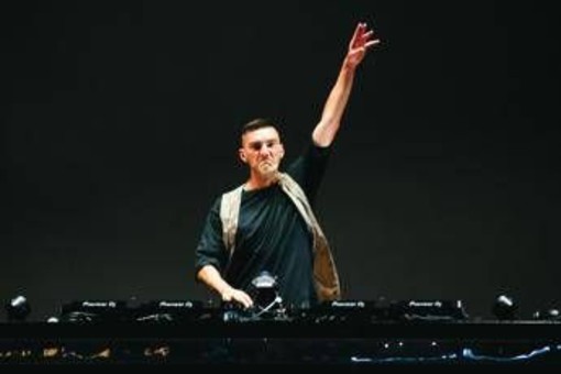 Milano Cortina, Gabry Ponte dà spettacolo nella cerimonia di chiusura sulle note di 'Blue - Da Ba Dee'