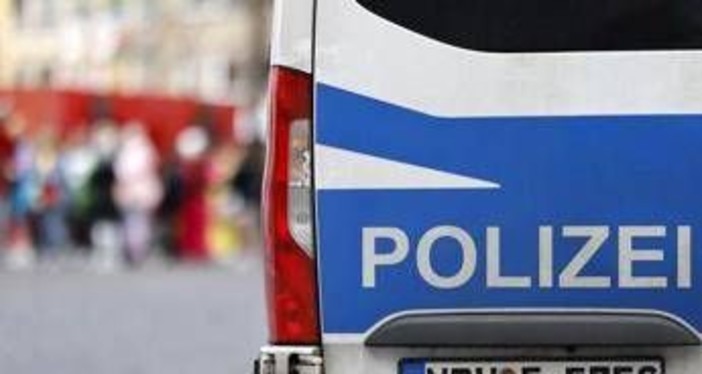 Germania, 4 feriti con un'accetta sul treno: arrestato un uomo Germania, 4 feriti con un'accetta sul treno: arrestato un uomo