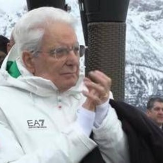 Milano Cortina, Mattarella festeggia l'oro di Brignone a bordo pista Milano Cortina, Mattarella festeggia l'oro di Brignone a bordo pista
