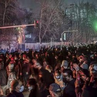 Iran, Teheran dà la caccia a utenti Starlink per impedire diffusione video proteste