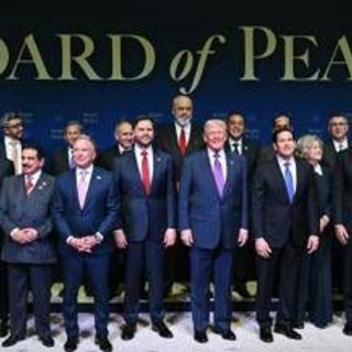 Board of Peace al via, Trump: "Pace facile da dire ma difficile da fare". E avverte l'Iran: "Accordo o cose brutte"