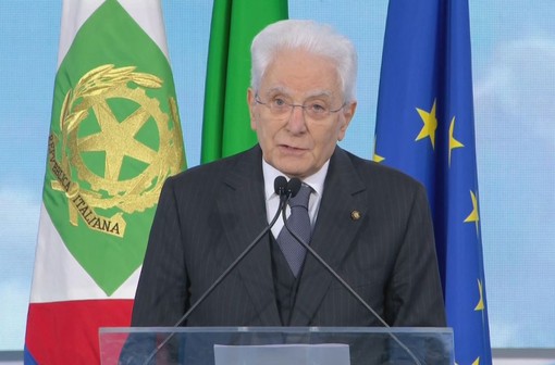 Mattarella “La scuola è aperta a tutti, deve unire e non lacerare” Mattarella “La scuola è aperta a tutti, deve unire e non lacerare”