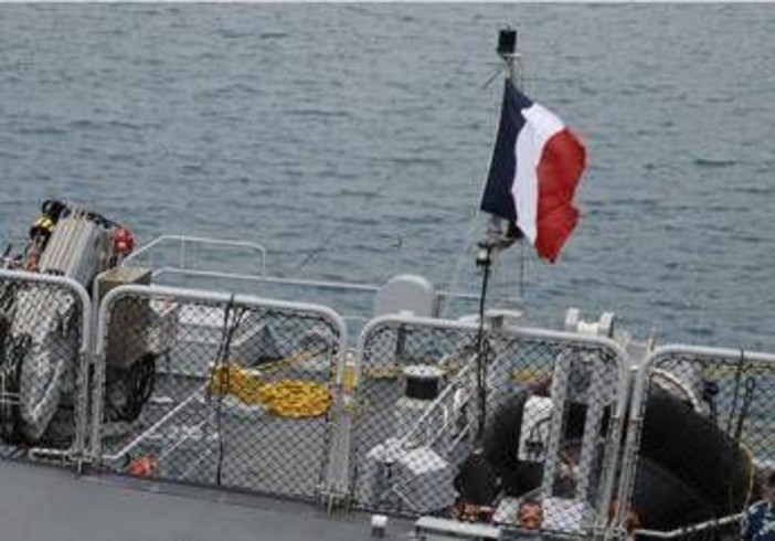 Francia intercetta petroliera russa a largo dell'Atlantico. Cremlino: "Atto di pirateria" Francia intercetta petroliera russa a largo dell'Atlantico. Cremlino: "Atto di pirateria"