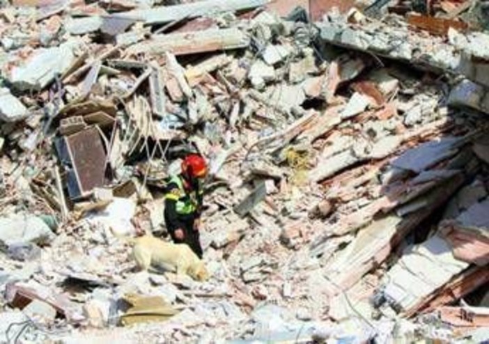 Piantedosi: "Il 6 aprile di 17 anni fa il terremoto dell'Aquila, ferita resta aperta"