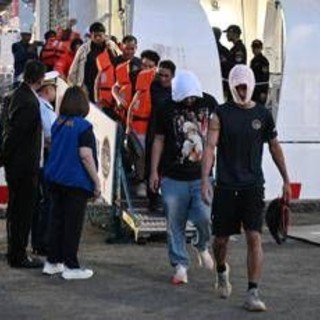 Filippine, affonda traghetto nel sud: 18 morti e 24 dispersi Filippine, affonda traghetto nel sud: 18 morti e 24 dispersi