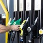 Carburanti, effetto tetto ai prezzi: giù benzina e gasolio, i listini di oggi