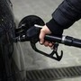 Carburanti, fonti governo: al lavoro per proroga taglio accise Carburanti, fonti governo: al lavoro per proroga taglio accise